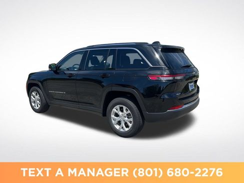 Used 2023 Jeep Grand Cherokee Limited w/ Trailer Tow Prep Group (B) AWD/4WD image 3
