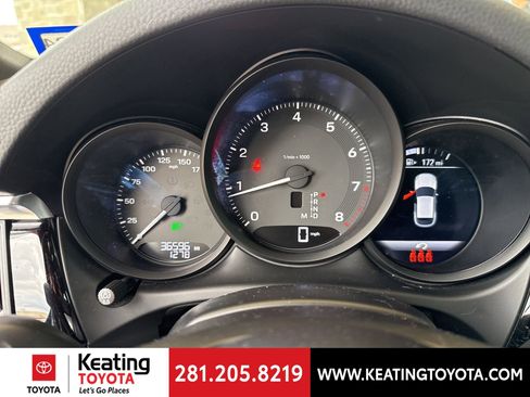 Used 2022 Porsche Macan image 15