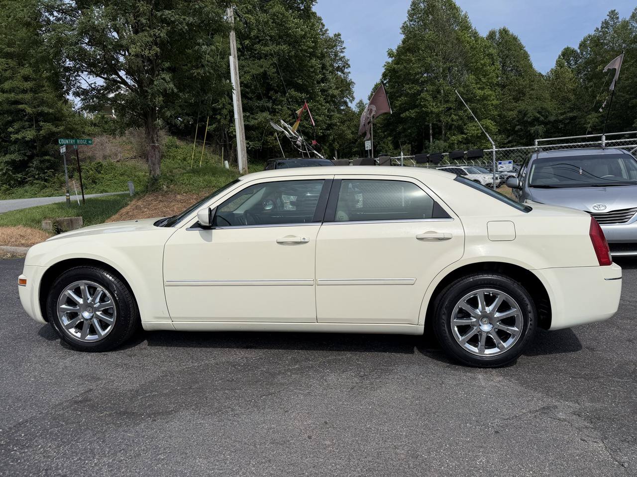 Used 2007 Chrysler 300 Touring L RWD image 4