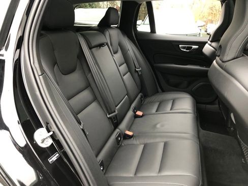 Used 2025 Volvo V60 B5 Cross Country Plus image 34