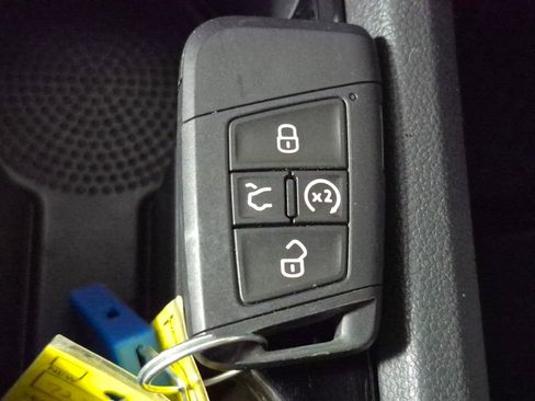 Used 2021 Volkswagen Atlas Cross Sport SEL R-Line AWD/4WD image 30