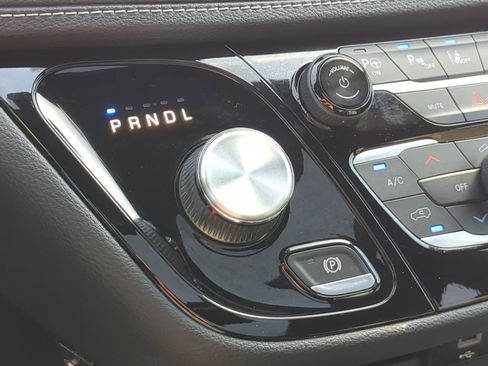 Used 2020 Chrysler Pacifica Limited w/ Advanced Safetytec Group image 27