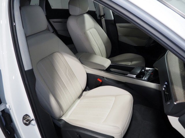 Used 2024 Audi Q8 e-tron Premium Plus w/ Premium Plus Package AWD/4WD image 2