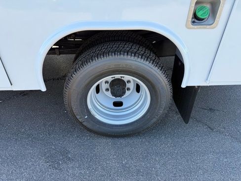 New 2025 Ford F350 XL w/ XL Chrome Package image 29