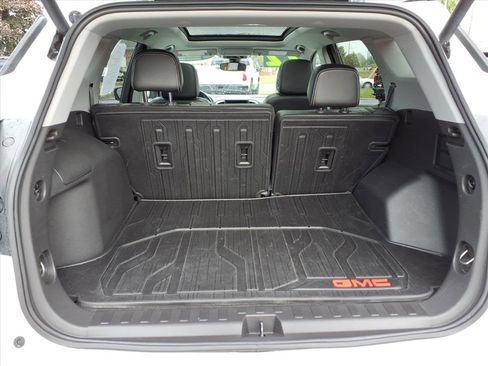 Used 2022 GMC Terrain SLT w/ Tech Package image 13