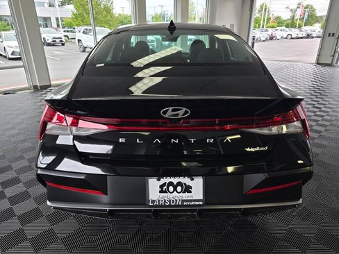 New 2026 Hyundai Elantra Limited FWD image 4