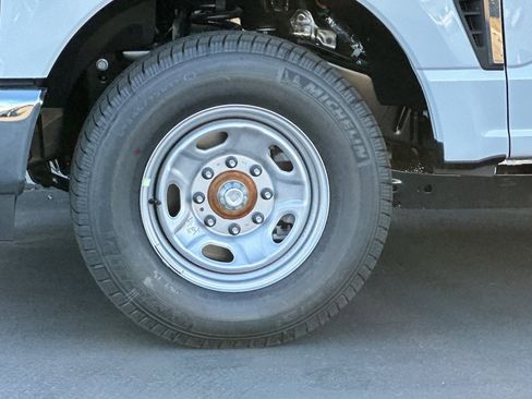 New 2026 Ford F250 XL w/ XL Chrome Package image 23