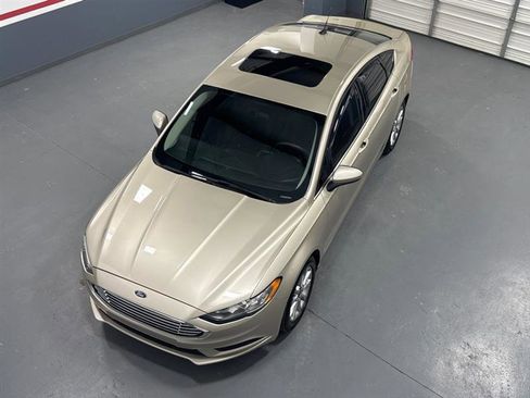 Used 2017 Ford Fusion SE w/ Fusion SE Technology Package FWD image 17