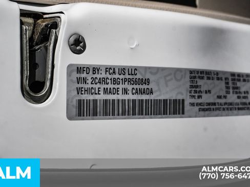 Used 2023 Chrysler Pacifica Touring-L FWD image 59