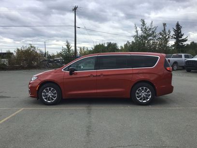 New 2026 Chrysler Pacifica Select