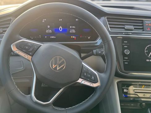 Used 2023 Volkswagen Tiguan SE image 17