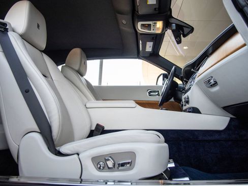Used 2016 Rolls-Royce Dawn RWD image 46