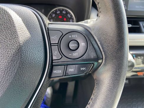 Used 2019 Toyota RAV4 XLE Premium FWD image 35