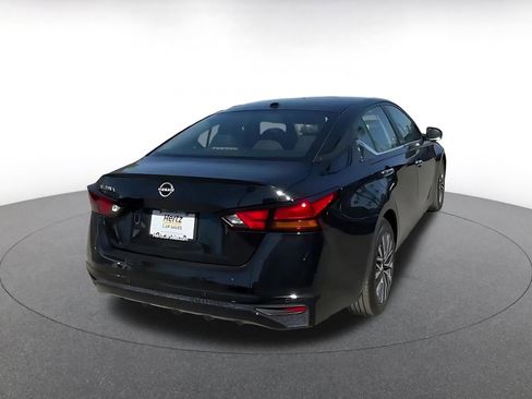 Used 2025 Nissan Altima 2.5 SV image 14