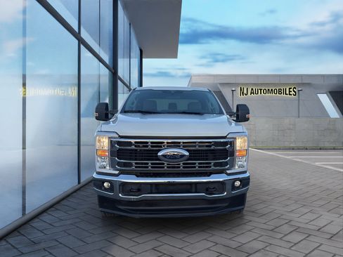 Used 2025 Ford F250 XLT image 2