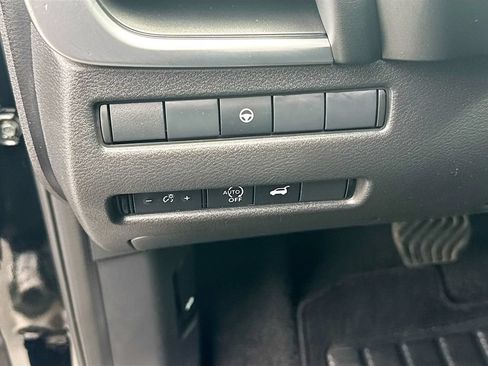 Certified 2025 Nissan Rogue SV FWD image 27