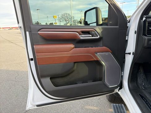 Used 2024 GMC Sierra 3500 Denali Ultimate image 13