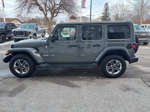 Used 2022 Jeep Wrangler Unlimited Sahara w/ Cold Weather Group image 8