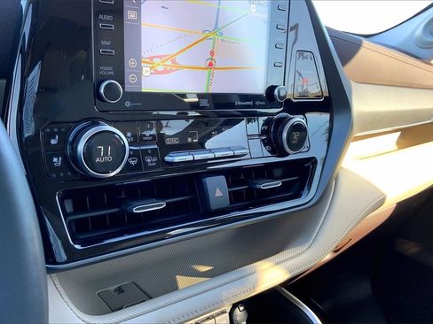 Used 2020 Toyota Highlander Limited image 15