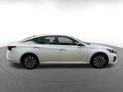 Used 2025 Nissan Altima 2.5 SV image 16