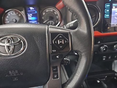 Used 2018 Toyota Tacoma TRD Sport image 21
