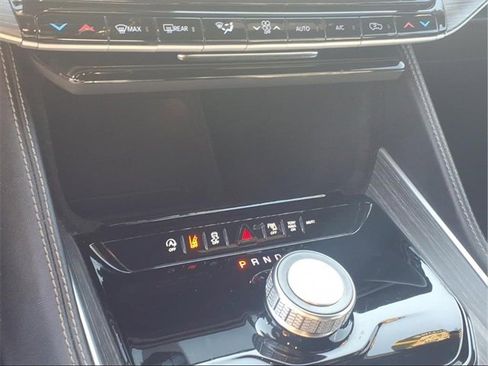 Used 2024 Jeep Wagoneer L Series II image 12