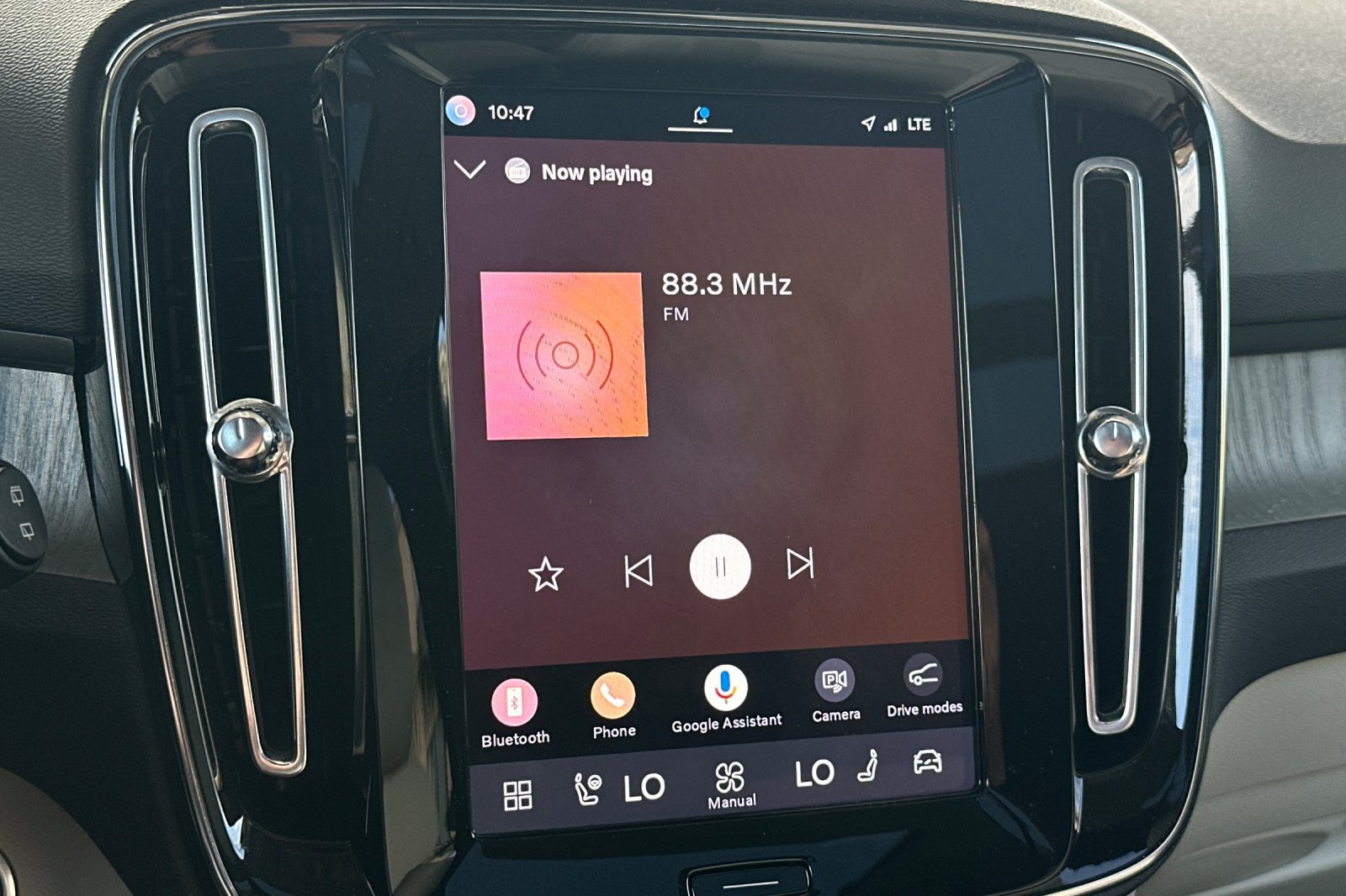 Certified 2025 Volvo XC40 B5 Plus AWD/4WD image 22