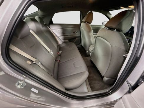 Used 2024 Hyundai Elantra SE FWD image 26