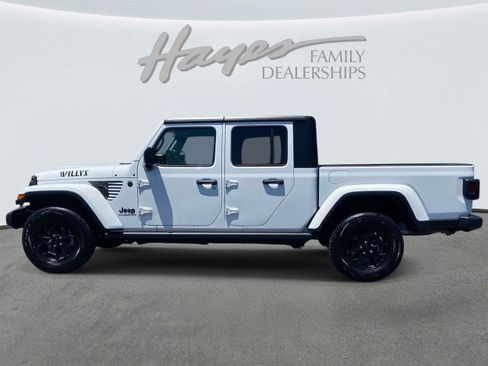 Used 2022 Jeep Gladiator Overland AWD/4WD image 7