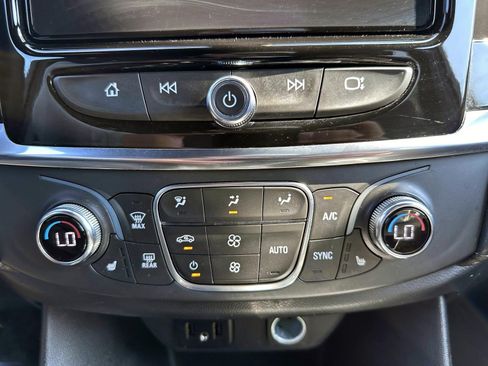 Used 2023 Chevrolet Traverse LT AWD/4WD image 23