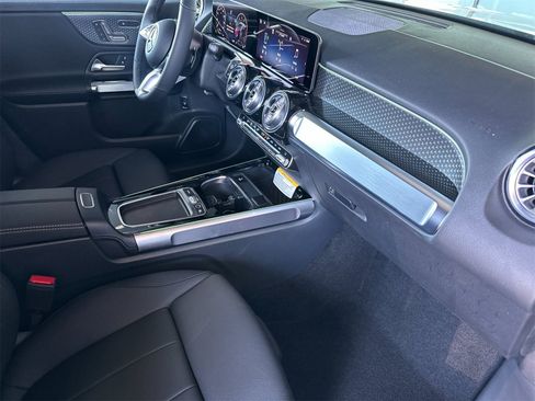 New 2025 Mercedes-Benz GLB 250 4MATIC image 16