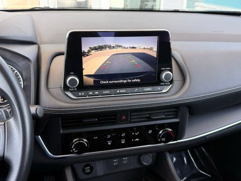 Used 2025 Nissan Rogue S FWD image 38