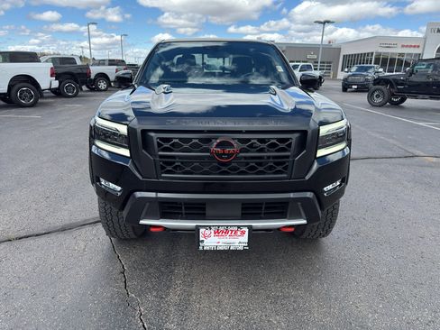 Used 2022 Nissan Frontier PRO-4X AWD/4WD image 2