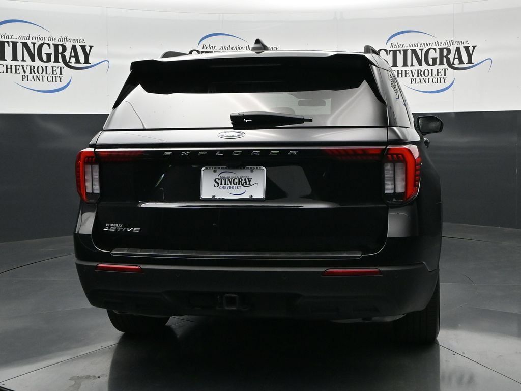 Used 2025 Ford Explorer Active RWD image 6