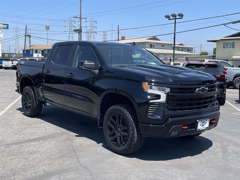 Used 2025 Chevrolet Silverado 1500 LT Trail Boss w/ Convenience Package II image 3