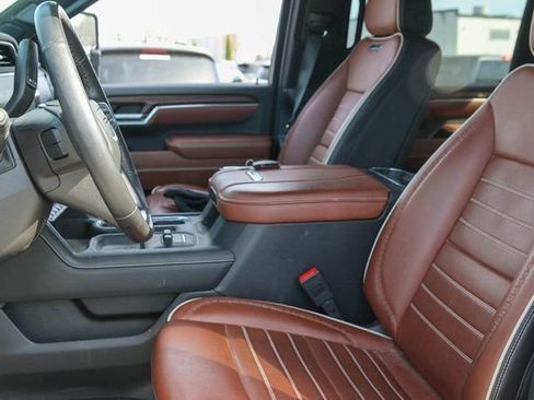 Used 2025 GMC Sierra 2500 Denali Ultimate AWD/4WD image 4