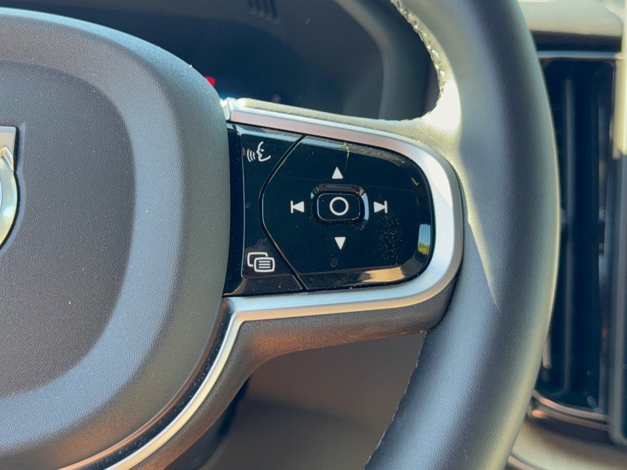 Certified 2026 Volvo XC60 B5 Plus AWD/4WD image 19