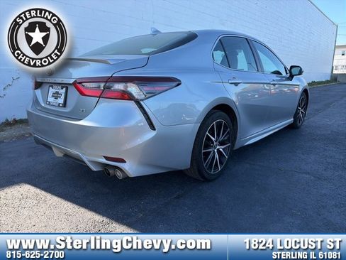 Used 2023 Toyota Camry SE image 5