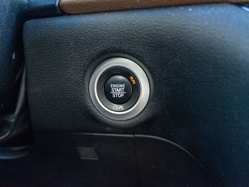 Used 2017 Chrysler Pacifica Limited w/ UConnect Theater Package image 22