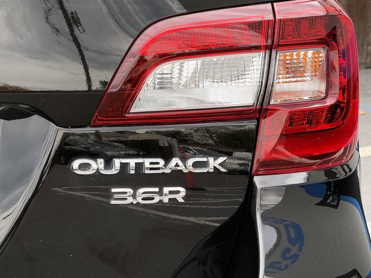 Used 2019 Subaru Outback 3.6R Touring w/ Popular Package #3A AWD/4WD image 6