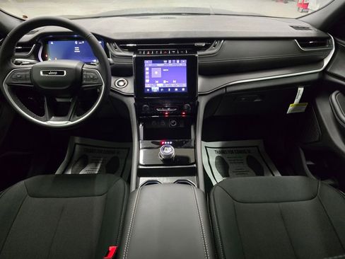 New 2025 Jeep Grand Cherokee L Laredo image 34