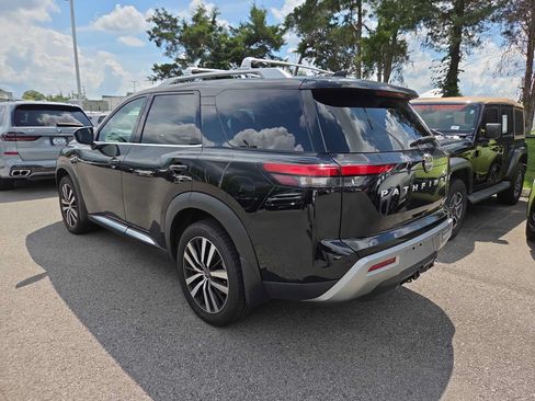 Used 2023 Nissan Pathfinder Platinum w/ Cargo Package AWD/4WD image 4