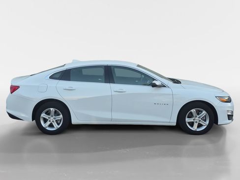 Used 2024 Chevrolet Malibu LT image 3