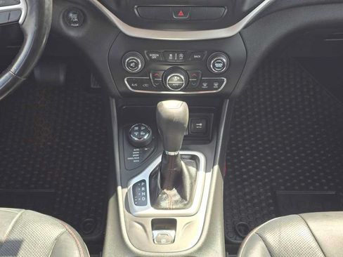 Used 2015 Jeep Cherokee Trailhawk w/ Leather Interior Group AWD/4WD image 14