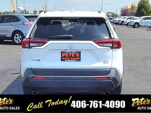 Used 2021 Toyota RAV4 XLE image 3