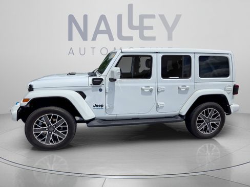 Used 2022 Jeep Wrangler Unlimited Sahara AWD/4WD image 2