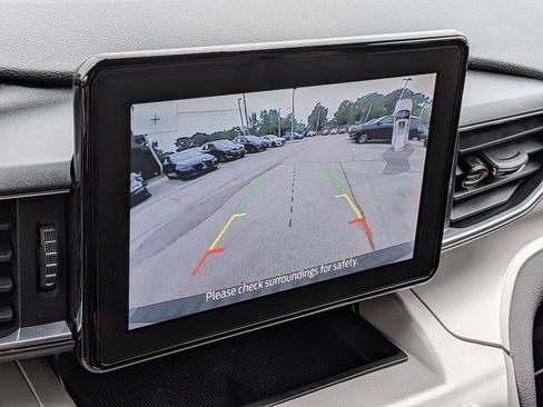 Used 2023 Ford Explorer XLT w/ Equipment Group 202A AWD/4WD image 6