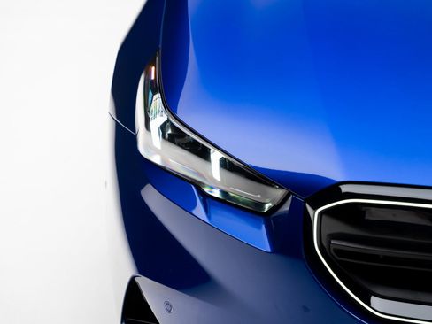 Used 2025 BMW M5 w/ Carbon Package image 11