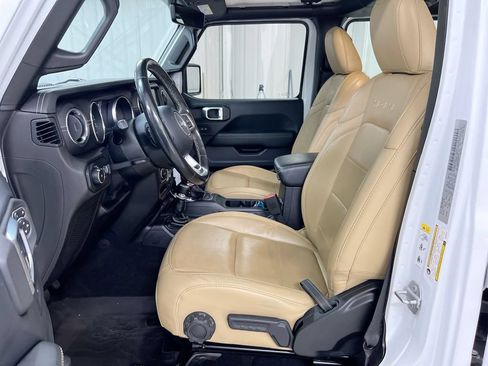Used 2019 Jeep Wrangler Unlimited Sahara AWD/4WD image 19