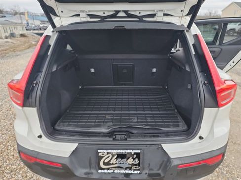 Used 2019 Volvo XC40 T5 Momentum image 14